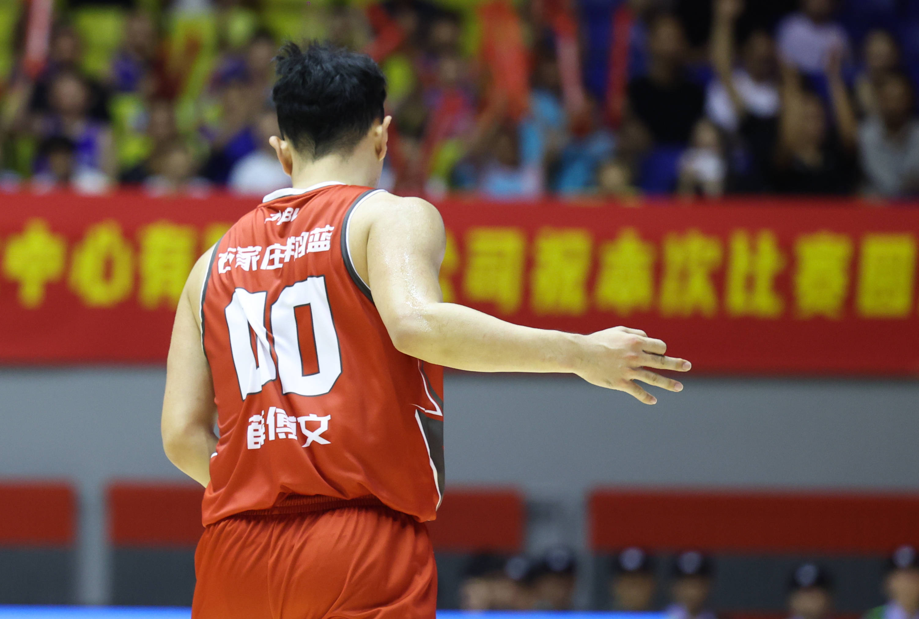 江西队主控发挥亮眼,带领球队获胜 江西队主控发挥亮眼,带领球队获胜